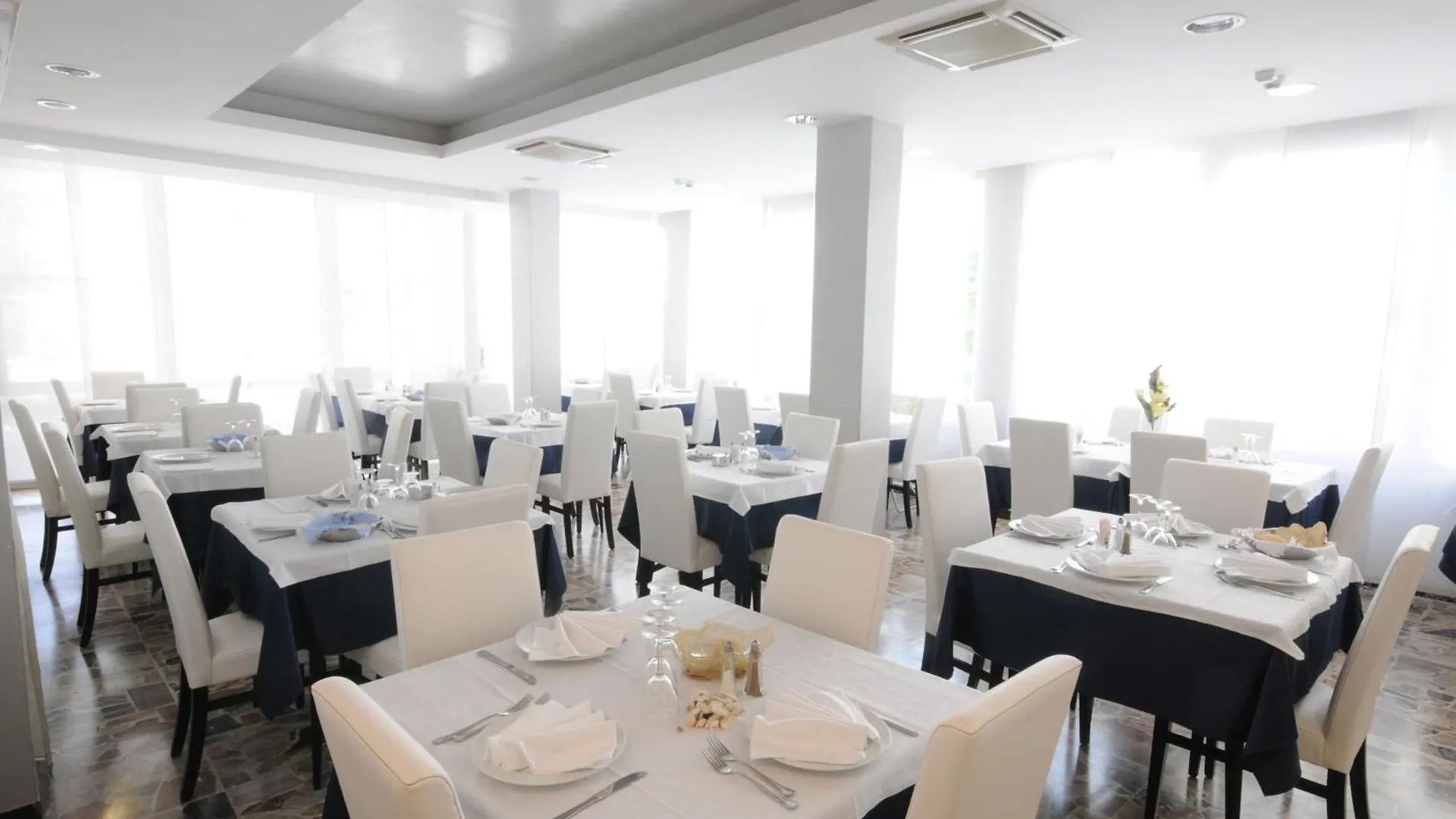 Hotel Ermeti B&B Brunch Riccione