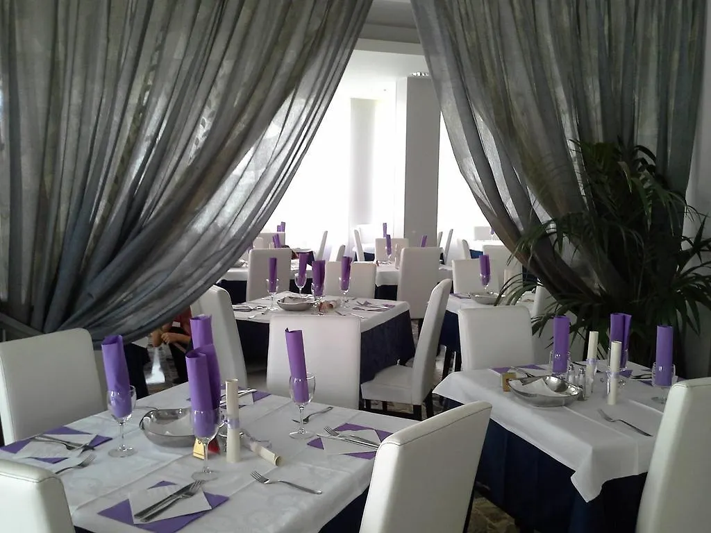 Hotel Ermeti B&B Brunch 3*, Riccione